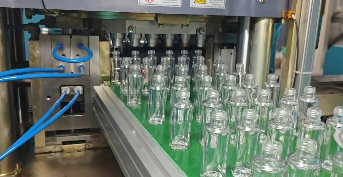 원스텝 사출 연신 블로우 성형기