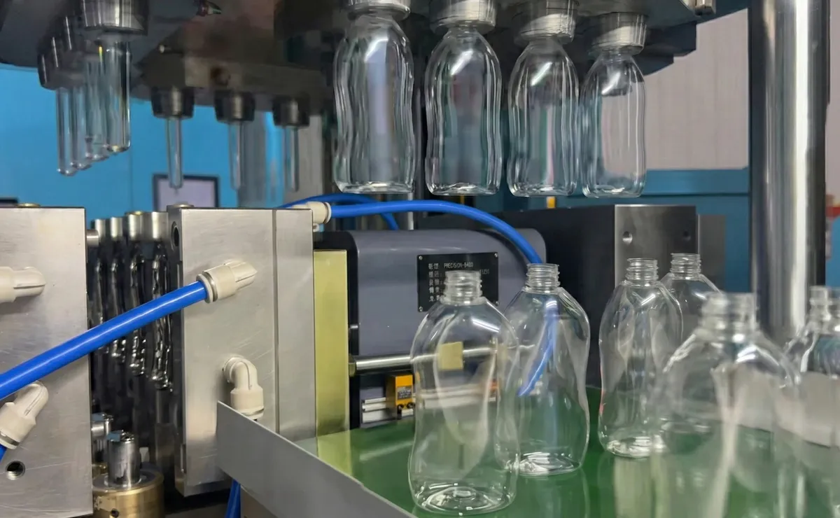 Máquina de moldeo por inyección, estirado y soplado de un solo paso