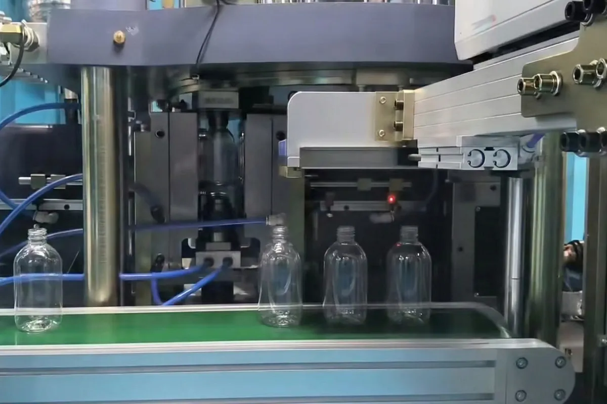 원스텝 사출 연신 블로우 성형기